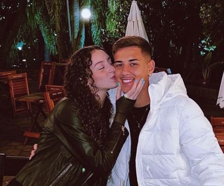 Júlia Mazzocco Kissing Boyfriend