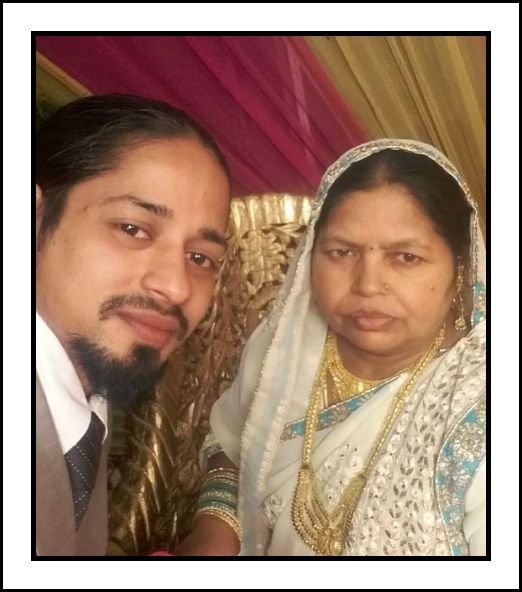 Tahir Hussain Image With Mother