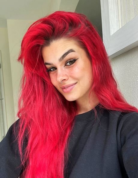 TikTok Star Anna Gazanis Image-min