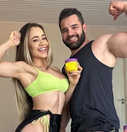 YouTuber Juliane Coura Image With Husband Guilherme Oscar