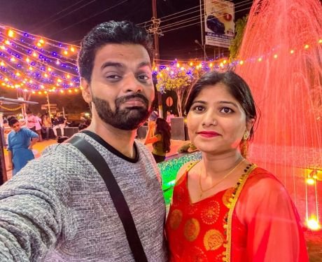 Mukesh Kanvadiya Selfie With Wife